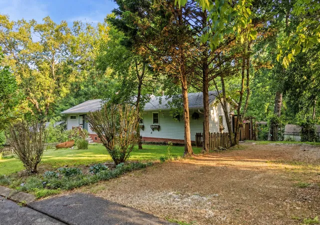 2nd image of 304 Oakmont Ln, Signal Mountain, TN 37377 | MLS# 1538809