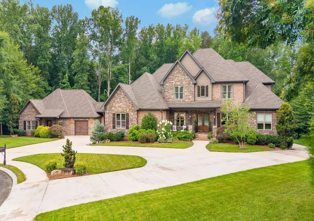 Photo 1 of Mansion for sale at 410 Clear Cyn Dr, Hixson, TN 37343 | MLS# 1538883 | Listing updated on 2026-08-28