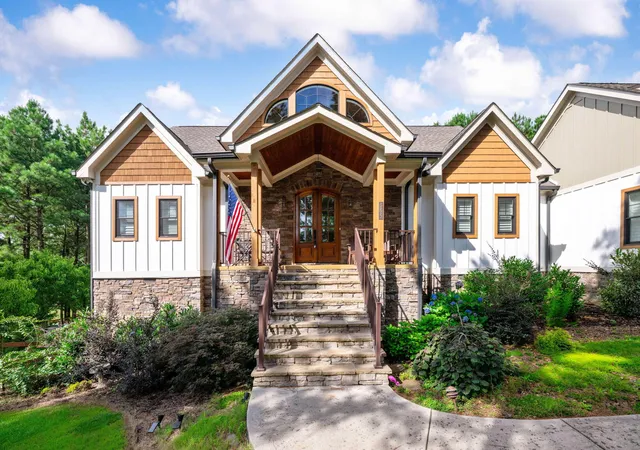 Photo 3 of Sale Pending at 365 Lookout View Dr, Jasper, TN 37347 | MLS# 1538795 | Listing updated on 2026-09-30