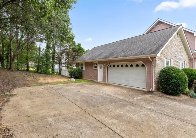 Photo 4 of Single family home for sale at 622 Pine Brow Trl, Chattanooga, TN 37421 | MLS# 1538527 | Listing updated on 2026-10-03
