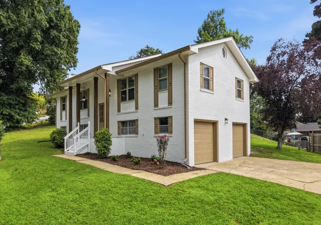 Photo 2 of Single family home for sale at 1224 King Arthur Rd, Chattanooga, TN 37421 | MLS# 1538834 | Listing updated on 2026-09-14