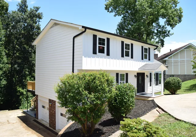 Photo 2 of Single family home for sale at 6418 Ridge Lake Rd, Hixson, TN 37343 | MLS# 1538898 | Listing updated on 2026-09-14