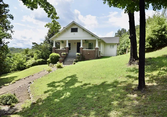 1st image of 821 Summit Ave, Chattanooga, TN 37412 | MLS# 1540988