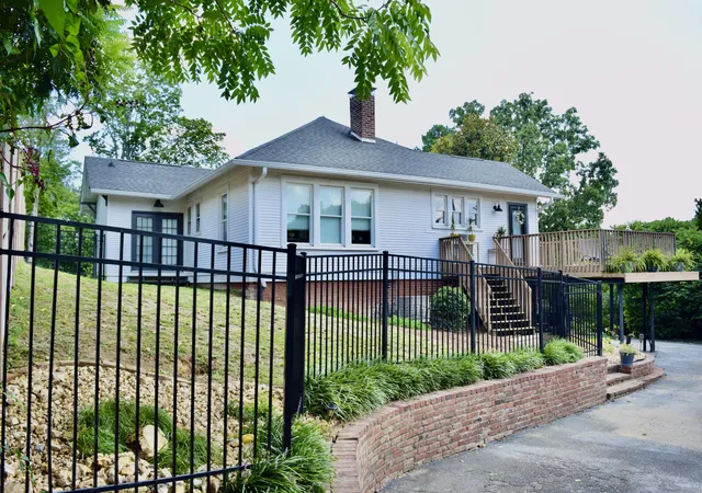Photo 4 of Sale Pending at 821 Summit Ave, Chattanooga, TN 37412 | MLS# 1540988 | Listing updated on 2026-09-15
