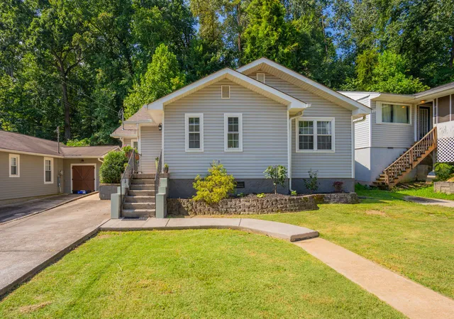 Photo 2 of Single family home for sale at 920 Dartmouth St, Chattanooga, TN 37405 | MLS# 1539461 | Listing updated on 2026-09-09