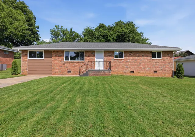 2nd image of 13 Phillips Dr, Fort Oglethorpe, GA 30742 | MLS# 1539310