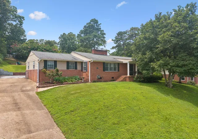 Photo 3 of Single family home for sale at 817 Belvoir Hills Dr, Chattanooga, TN 37412 | MLS# 1538907 | Listing updated on 2026-09-13