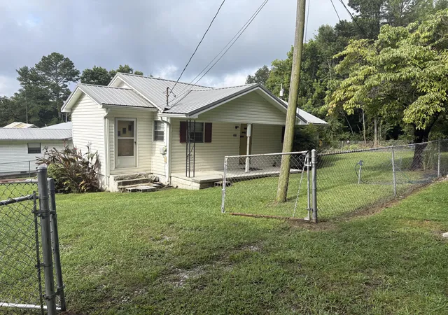 Photo 1 of Single family home for sale at 201 Glenn St, La Fayette, GA 30728 | MLS# 1538739 | Listing updated on 2026-09-30