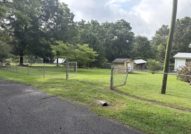 Photo 2 of Single family home for sale at 201 Glenn St, La Fayette, GA 30728 | MLS# 1538739 | Listing updated on 2026-09-30