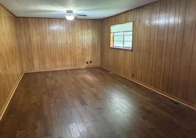 Photo 3 of Single family home for sale at 201 Glenn St, La Fayette, GA 30728 | MLS# 1538739 | Listing updated on 2026-09-30
