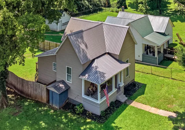2nd image of 305 Pine Ave, South Pittsburg, TN 37380 | MLS# 1538746