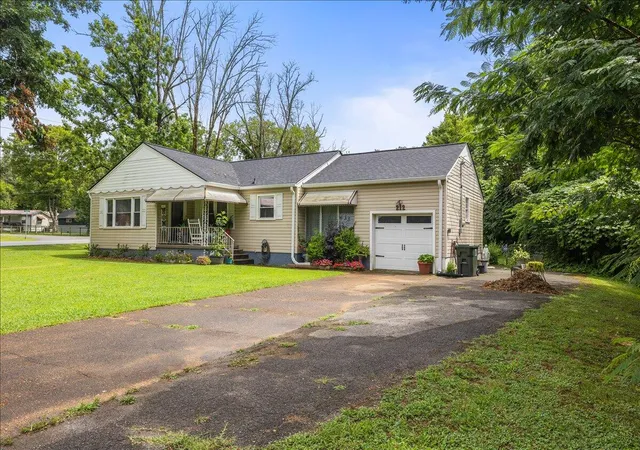 2nd image of 212 Harker Rd, Fort Oglethorpe, GA 30742 | MLS# 1538784