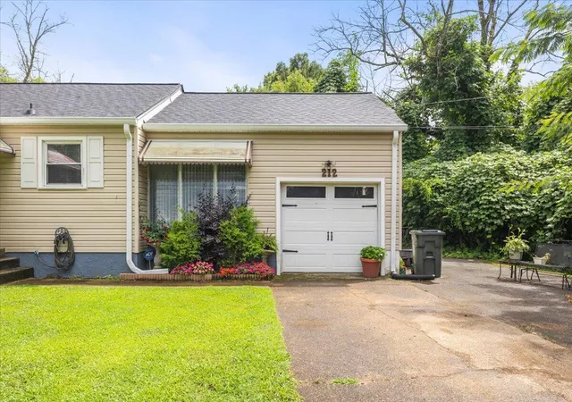 3rd image of 212 Harker Rd, Fort Oglethorpe, GA 30742 | MLS# 1538784