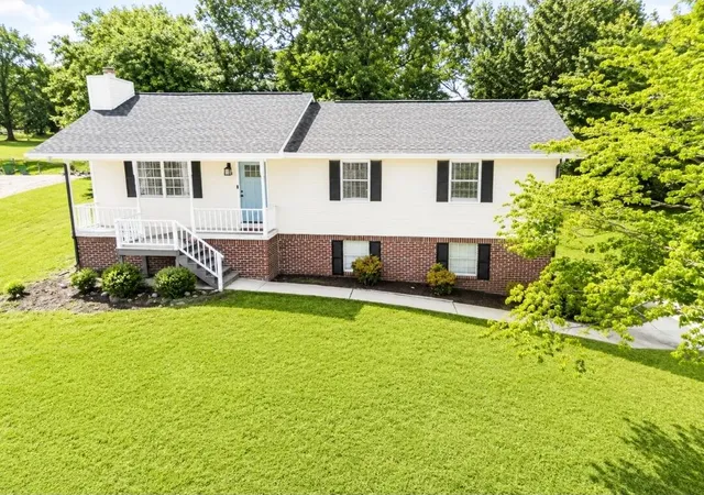Photo 1 of Single family home for sale at 424 Hickory St, Ringgold, GA 30736 | MLS# 1538896 | Listing updated on 2026-09-20