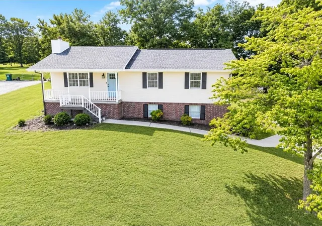 Photo 2 of Single family home for sale at 424 Hickory St, Ringgold, GA 30736 | MLS# 1538896 | Listing updated on 2026-09-20