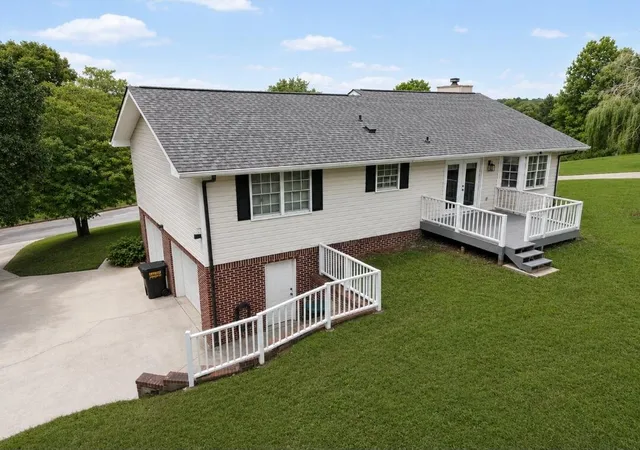 Photo 3 of Single family home for sale at 424 Hickory St, Ringgold, GA 30736 | MLS# 1538896 | Listing updated on 2026-09-20