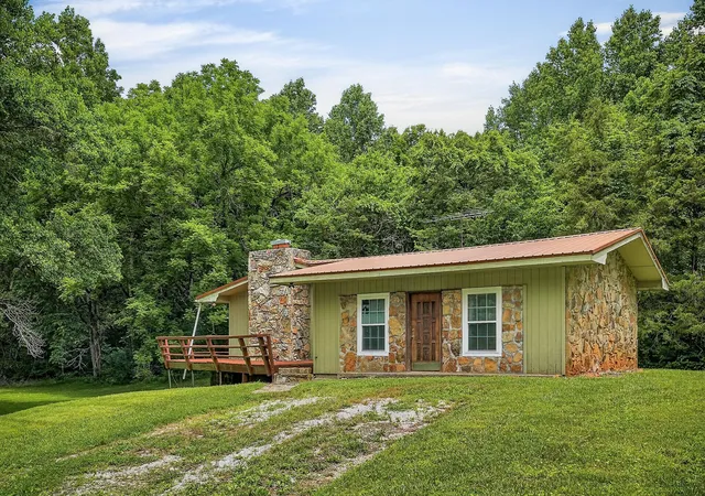 Photo 3 of Sale Pending at 9249 Monterey Hwy, Sparta, TN 38583 | MLS# 1538801 | Listing updated on 2026-08-30