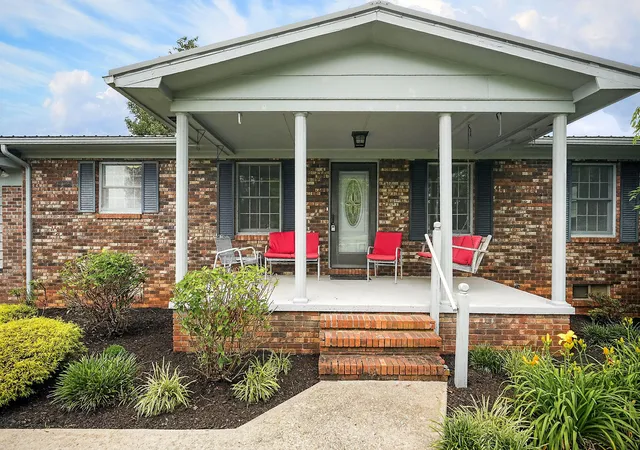 Photo 1 of Single family home for sale at 960 Country Clb Rd, Sparta, TN 38583 | MLS# 1538804 | Listing updated on 2026-07-16