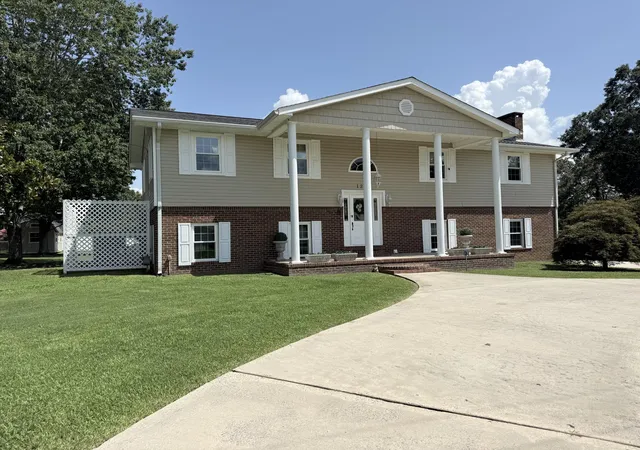 Photo 2 of Single family home for sale at 1220 Doctor Lee Ave, Bridgeport, AL 35740 | MLS# 1539135 | Listing updated on 2026-07-30