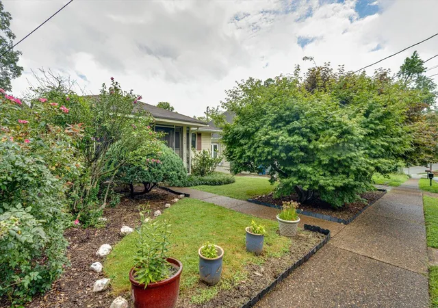 Photo 2 of Single family home for sale at 504 Graham St, Chattanooga, TN 37405 | MLS# 1539438 | Listing updated on 2026-08-06