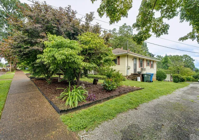 Photo 2 of Single family home for sale at 504 Graham St, Chattanooga, TN 37405 | MLS# 1539438 | Listing updated on 2026-08-06