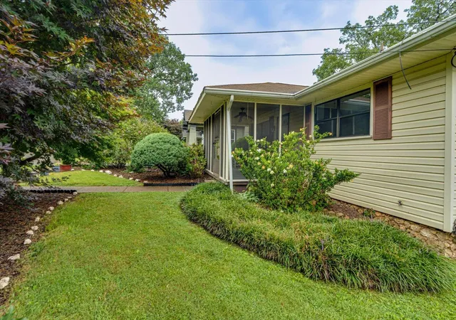Photo 3 of Single family home for sale at 504 Graham St, Chattanooga, TN 37405 | MLS# 1539438 | Listing updated on 2026-08-06