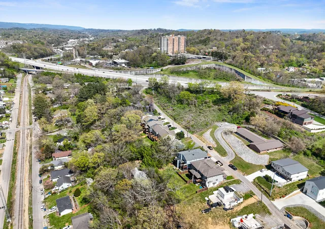 Listing Photo 2 - Condo for sale in building located at 721 & 715 Ladd Ave, Chattanooga, TN 37405 - Unit #