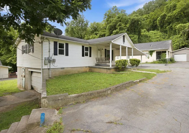 Single family home for sale at 315 Hillsview Dr, Chattanooga, TN 37405 | MLS# 1539017