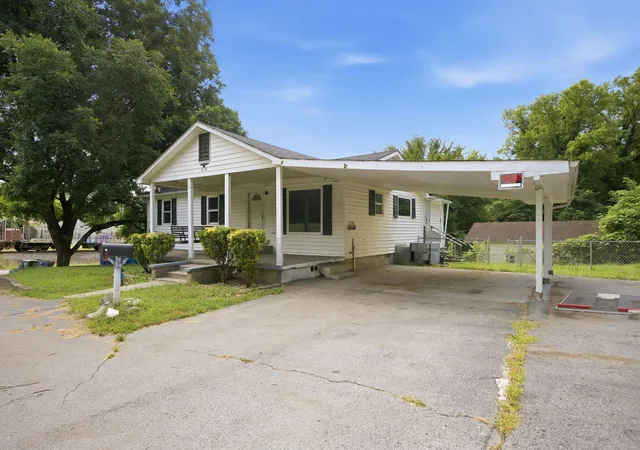 Photo 2 of Single family home for sale at 315 Hillsview Dr, Chattanooga, TN 37405 | MLS# 1539017 | Listing updated on 2026-09-09