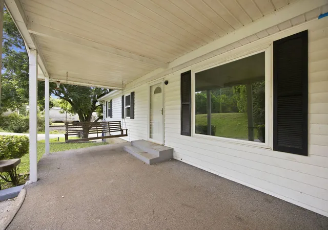 Photo 3 of Single family home for sale at 315 Hillsview Dr, Chattanooga, TN 37405 | MLS# 1539017 | Listing updated on 2026-09-09
