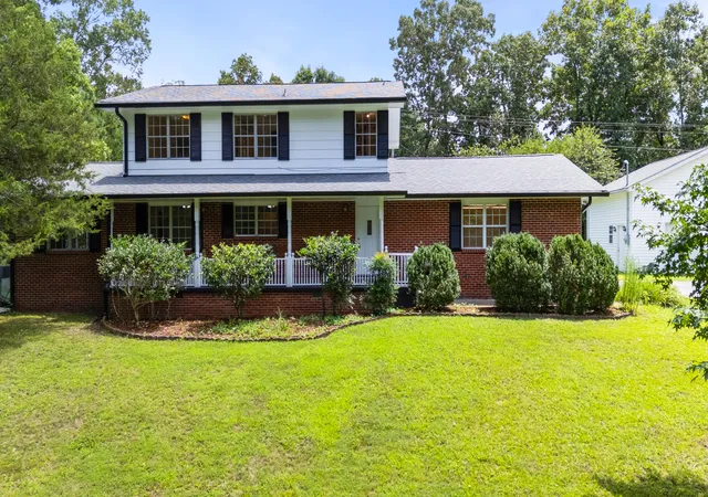Photo 2 of Single family home for sale at 5037 Montcrest Dr, Chattanooga, TN 37416 | MLS# 1539400 | Listing updated on 2026-08-23