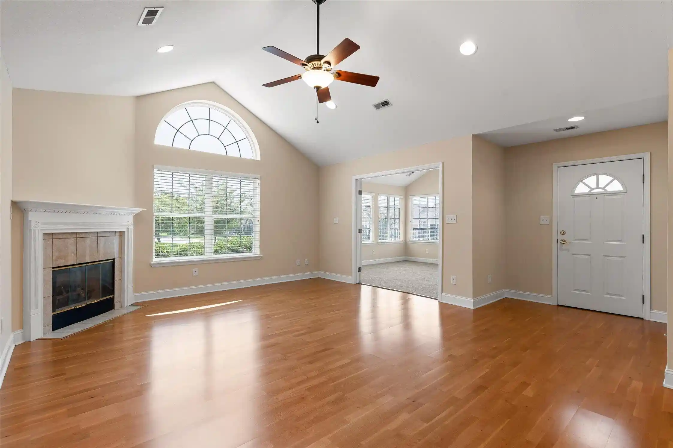 Listing Photo 2 - Condo for sale in 2434 Baskette Wy located at 2434 Baskette Wy, Chattanooga, TN 37421 - Unit 2434 Baskette Way