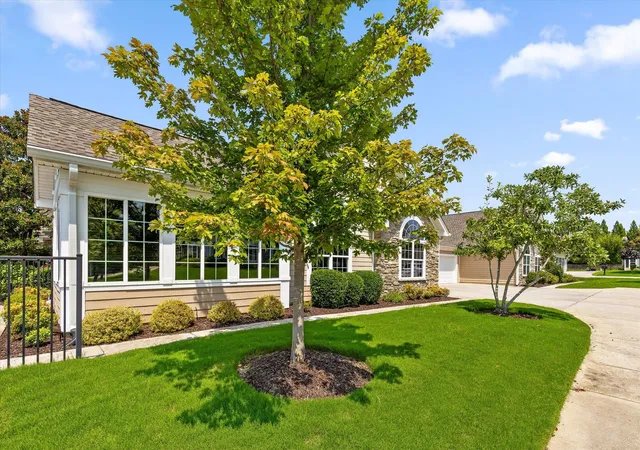 Listing Photo 2 - Condo for sale in building located at 2434 Baskette Wy, Chattanooga, TN 37421