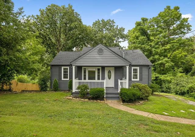 Photo 2 of Single family home for sale at 3018 Saint Paul St, Chattanooga, TN 37404 | MLS# 1539005 | Listing updated on 2026-07-17