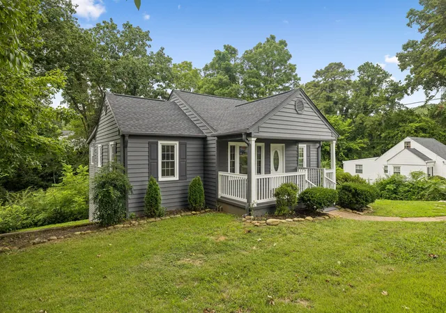 Photo 2 of Single family home for sale at 3018 Saint Paul St, Chattanooga, TN 37404 | MLS# 1539005 | Listing updated on 2026-07-17