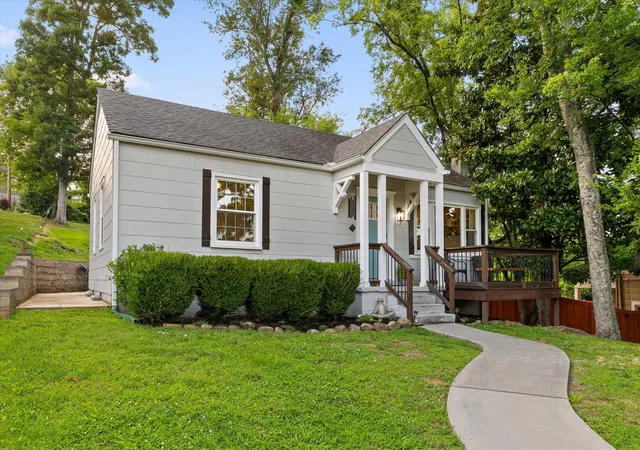 Photo 2 of Sale Pending at 911 Overman St, Chattanooga, TN 37405 | MLS# 1539042 | Listing updated on 2026-08-01