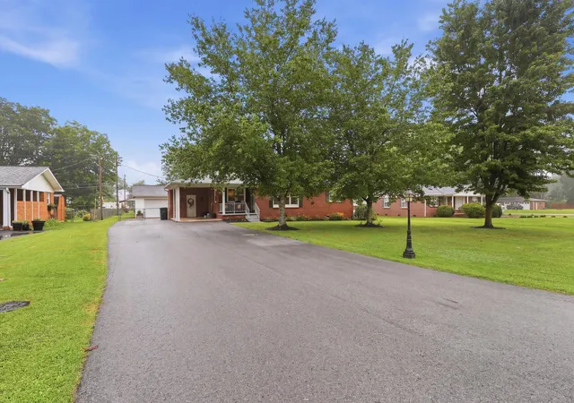 Photo 3 of Single family home for sale at 902 Dennis Ave, Jasper, TN 37347 | MLS# 1539127 | Listing updated on 2026-07-21
