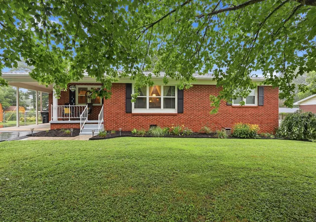 Photo 3 of Single family home for sale at 902 Dennis Ave, Jasper, TN 37347 | MLS# 1539127 | Listing updated on 2026-07-21