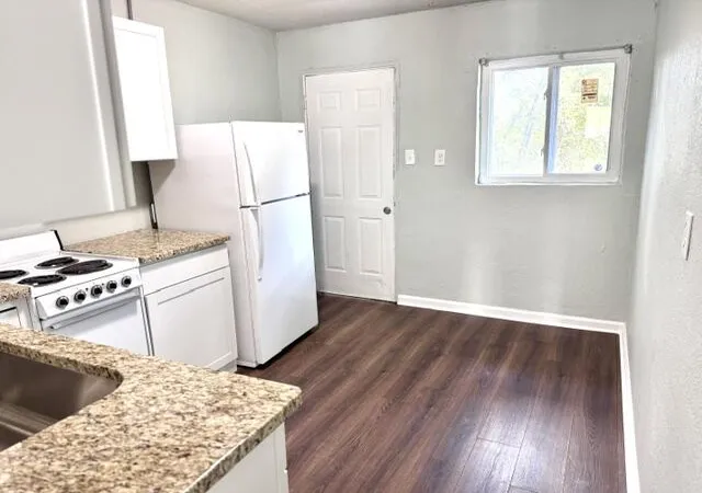 Listing Photo 3 - Condo for sale in building located at 5226 Slayton Ave, Chattanooga, TN 37410