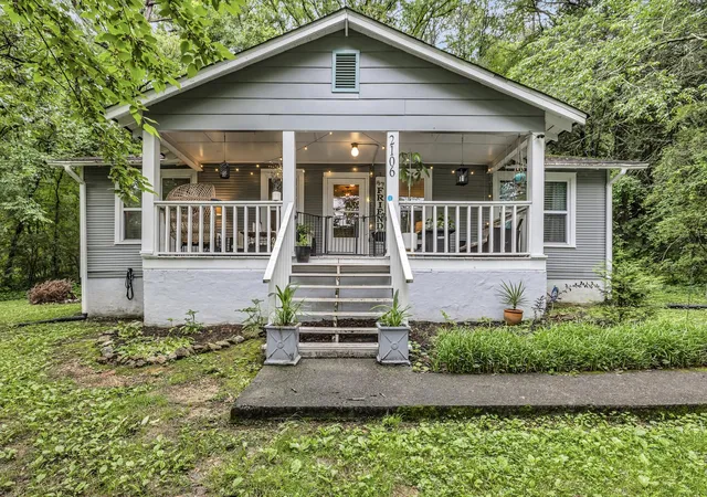 Photo 1 of Single family home for sale at 2106 Tunnel Blvd, Chattanooga, TN 37406 | MLS# 1539121 | Listing updated on 2026-09-14