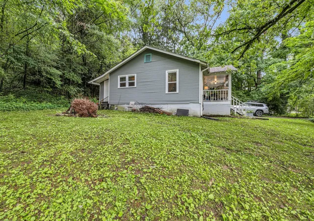 Photo 3 of Single family home for sale at 2106 Tunnel Blvd, Chattanooga, TN 37406 | MLS# 1539121 | Listing updated on 2026-10-08