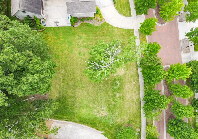 Photo 3 of Sale Pending at 2324 Dogwood Grv Cir, Signal Mountain, TN 37377 | MLS# 1539169 | Listing updated on 2026-09-09