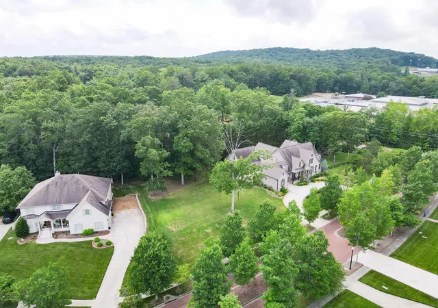 Photo 4 of Sale Pending at 2324 Dogwood Grv Cir, Signal Mountain, TN 37377 | MLS# 1539169 | Listing updated on 2026-09-09