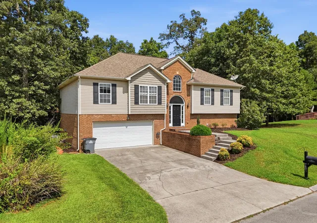 Photo 2 of Single family home for sale at 7603 Pfizer Dr, Ooltewah, TN 37363 | MLS# 1539173 | Listing updated on 2026-09-26