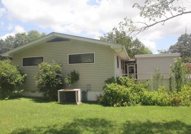 Photo 3 of Sale Pending at 4829 Stagg Rd, Chattanooga, TN 37415 | MLS# 1539258 | Listing updated on 2026-08-20