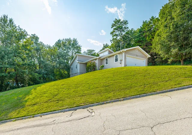 3rd image of 401 Shannon Dr, Hixson, TN 37343 | MLS# 1539203