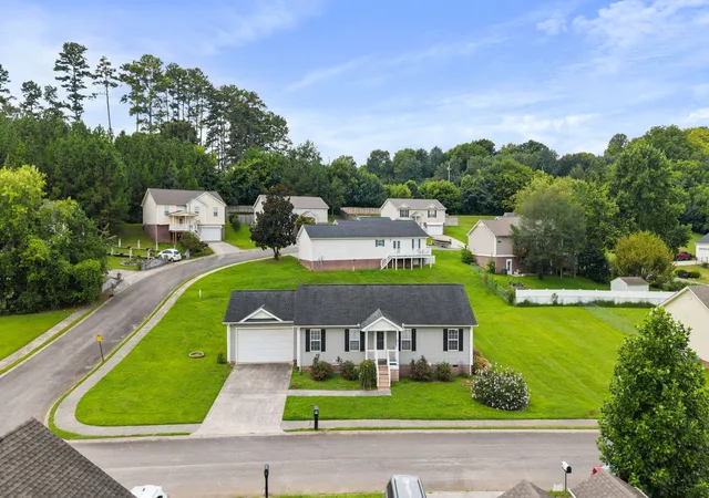 2nd image of 153 Claire St, Benton, TN 37307 | MLS# 1540484