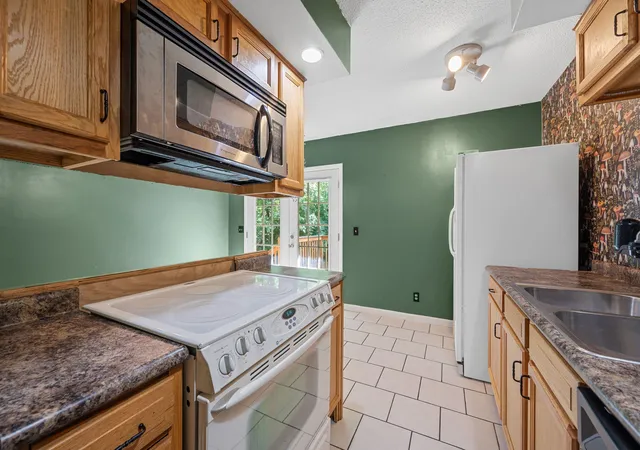 Listing Photo 5 - Condo for sale in building located at 6270 Teletha Ln, Chattanooga, TN 37415