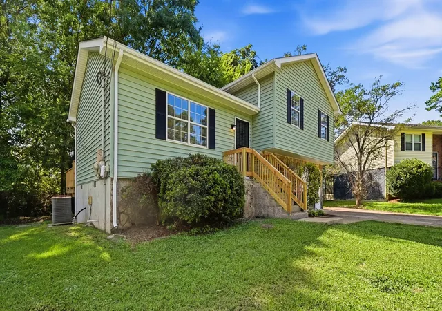 Photo 2 of Sale Pending at 4703 Ranger Ln, Chattanooga, TN 37416 | MLS# 1539225 | Listing updated on 2026-09-04