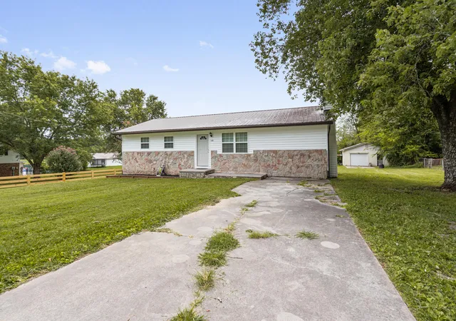 Photo 3 of Single family home for sale at 136 Golf Dr SE, Cleveland, TN 37323 | MLS# 1539305 | Listing updated on 2026-08-14